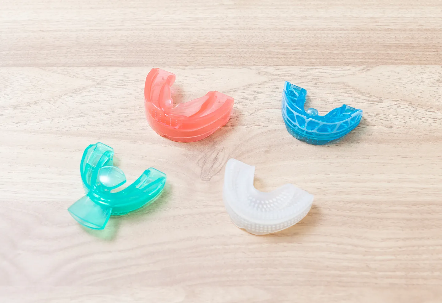 様々な装置で歯並びを整える