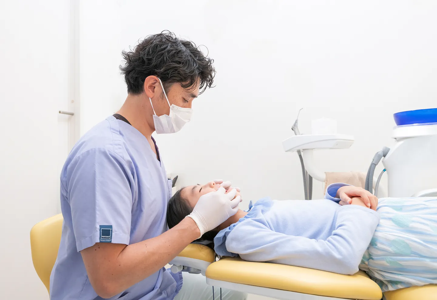 小児矯正に精通した歯科医師・矯正専門スタッフが担当